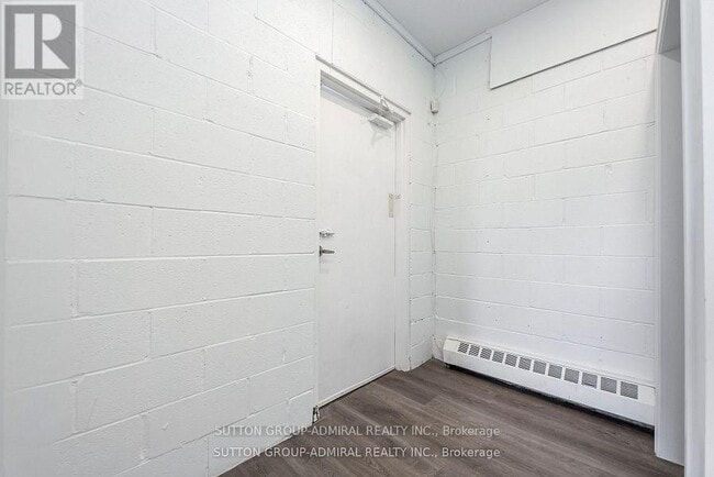 Photo - 1930 Queen St E