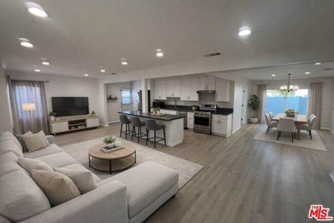 Building Photo - 10745 Saticoy St