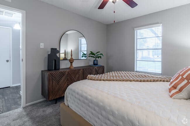 1BR, 1BA - 600SF