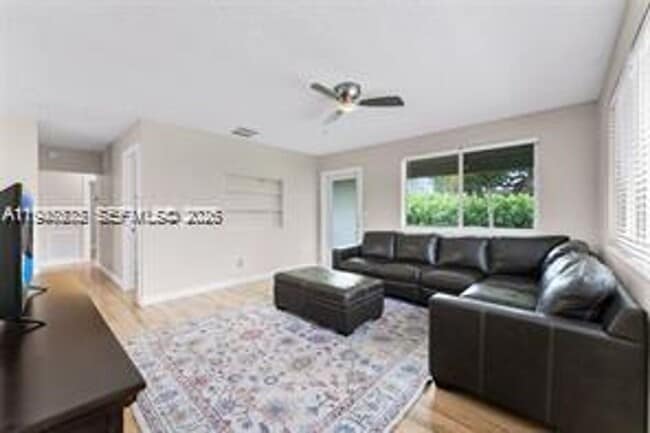 Photo - 1532 NE 39th St