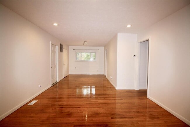 Photo - 520 N Hale St