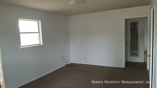 Photo - 701 W 4th St