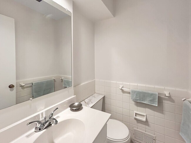 Photo - Stunning views. Serene atmosphere. Superb Edina. 3 Large Bedrooms (All on Upper Floor)! Unit 6304V