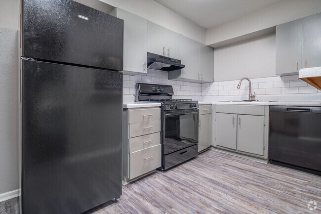 2BR, 1BA - Cocina de 941SF - Arabella Apartments