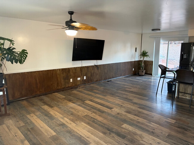 Photo - 6874 Noble St