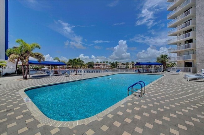 Building Photo - 1600 S Ocean Dr Unit 17C