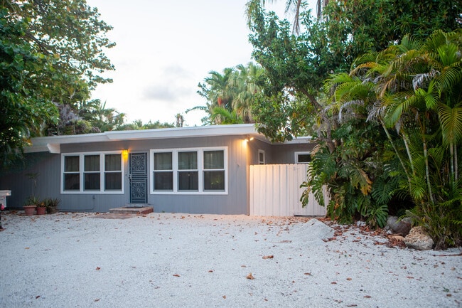 Building Photo - 5967 SW 58th Terrace Rental
