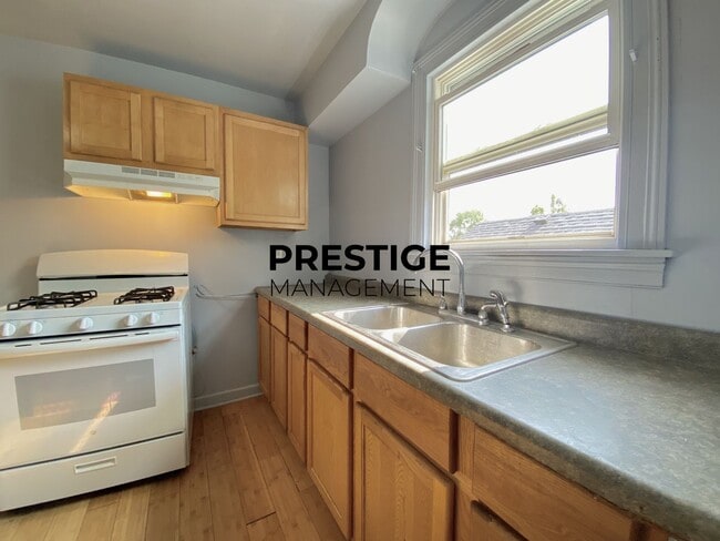 Photo - Spacious 2BD Apartment With Den