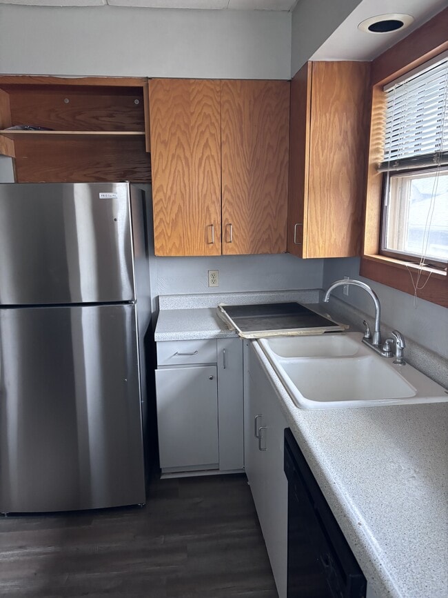 Photo - 710 W Thrush Ave