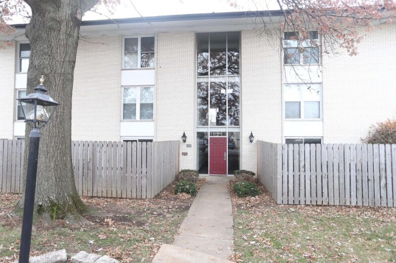 Photo - 10445 Briarbend Dr Unit 1