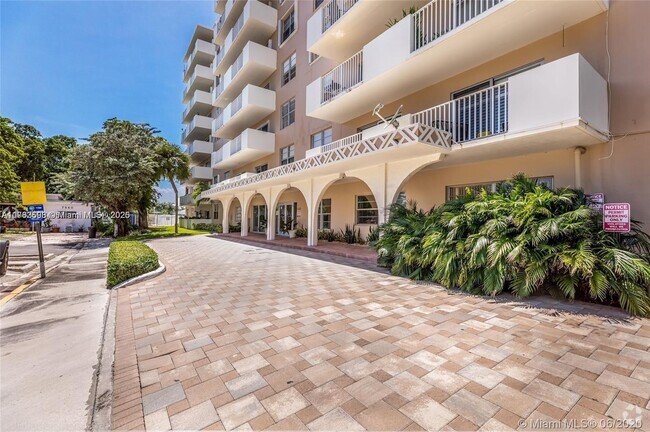 Building Photo - 1455 N Treasure Dr Unit 6F Rental