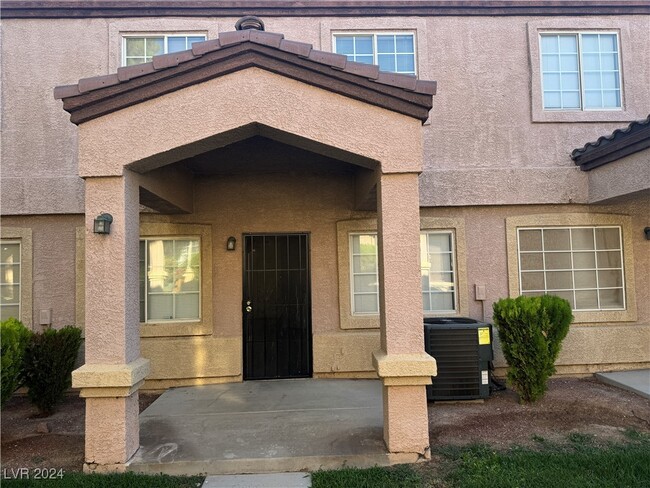 Photo - 1921 Summerville St Townhome