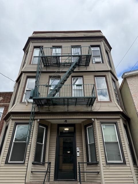 Building Photo - 198 Griffith St Unit 1L