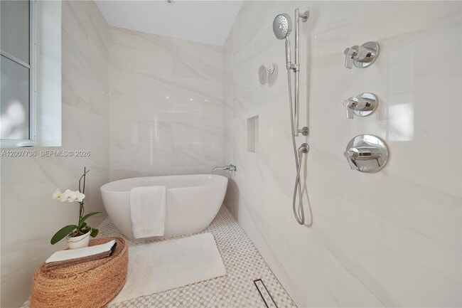 Photo - 6901 Veronese St