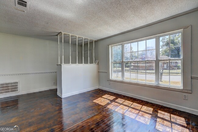 Photo - 509 Lynmore Cir