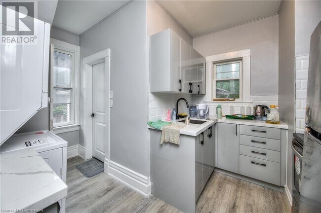 Photo - 19 Clarence Pl Unit 2