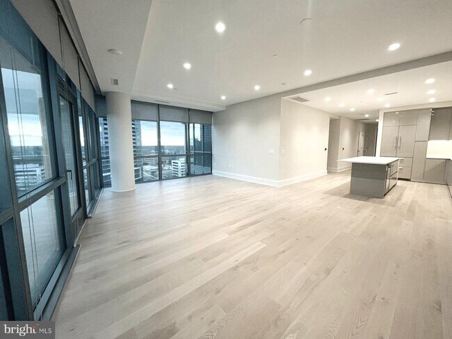 Building Photo - 7887 Jones Branch Dr Unit 1104