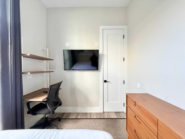 Furnished room/NOT APARTMENT