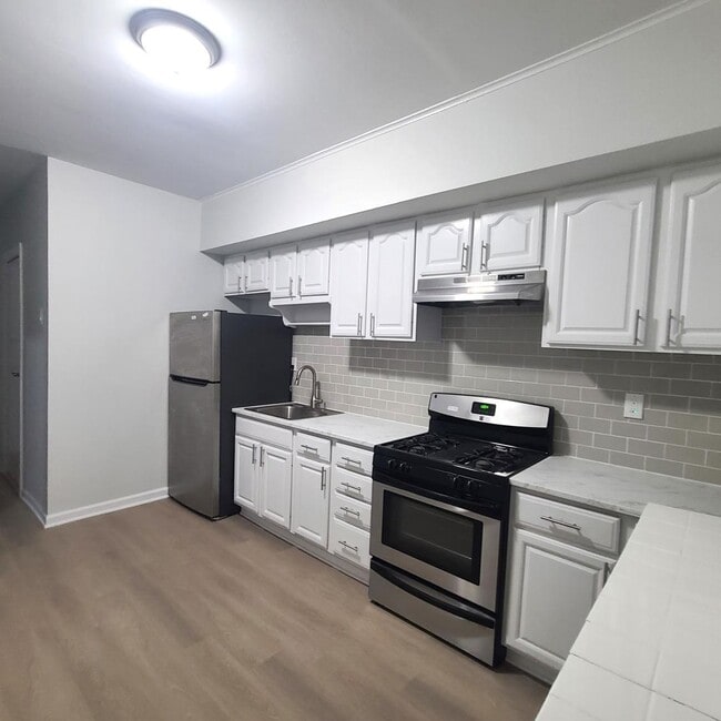 Photo - 325 58th St Unit 2