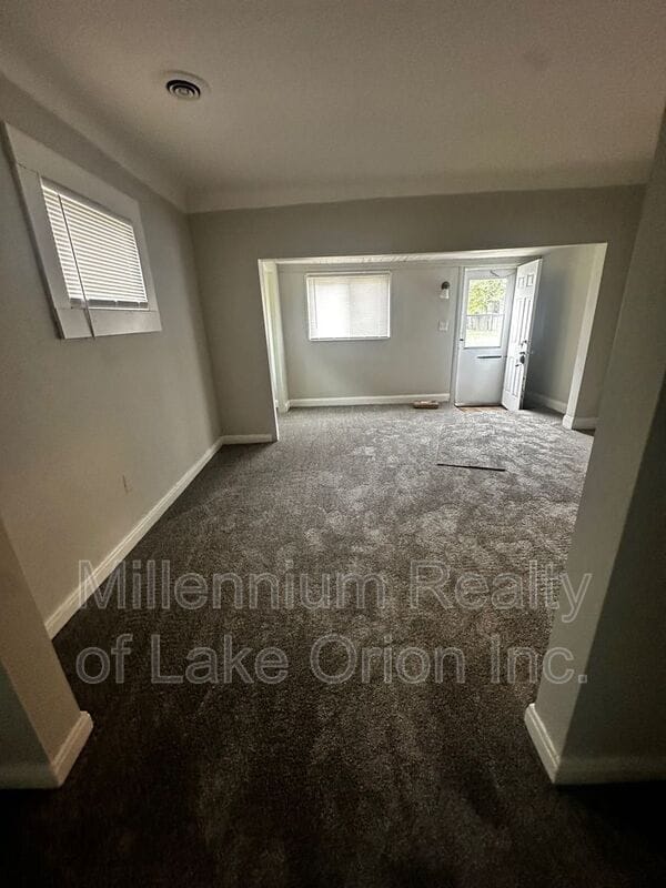 Photo - 8669 Hupp Ave