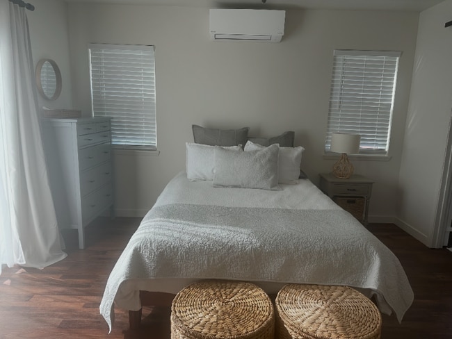 Photo - 2908-2958 58th St