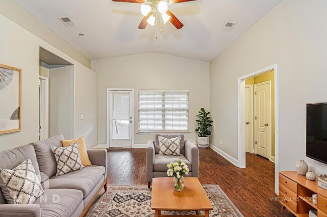 Photo - 4053 Cambridge Dr