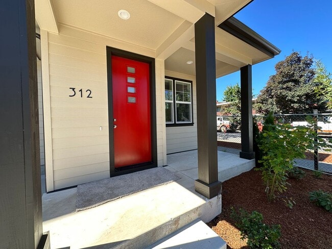 Photo - NEW 4 Bedroom / 4.5 Bath Townhome. A/C in every bedroom