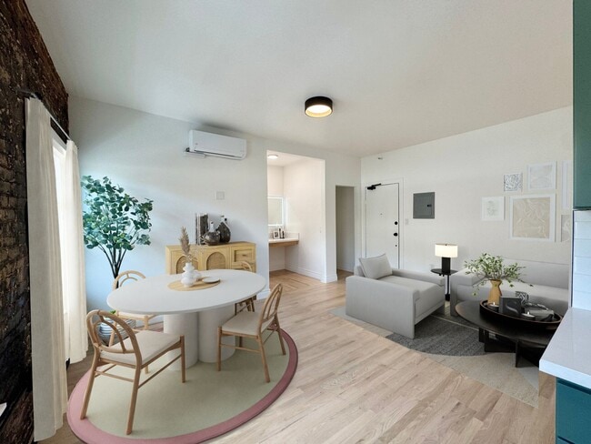 3218 W Sunset Blvd