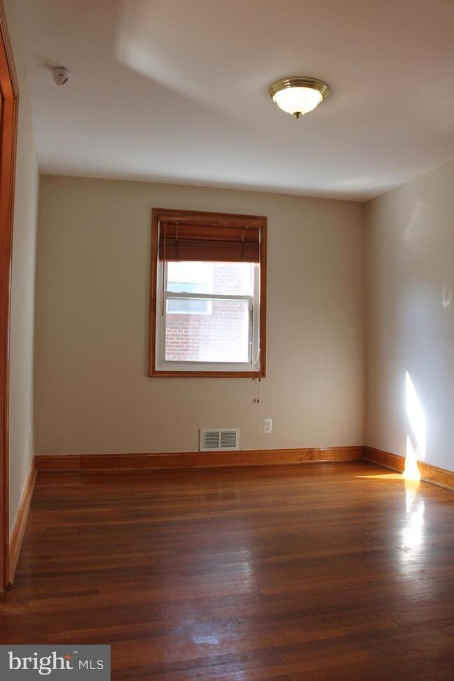 Photo - 811 23rd St S