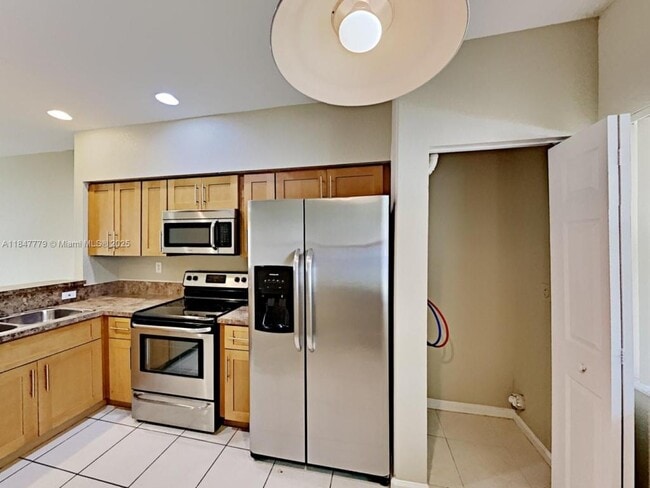 Building Photo - 2518 SW 83rd Terrace Rental