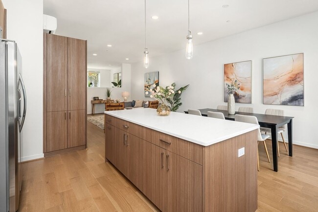 Photo - Fantastic Bellevue Townhouse with View...