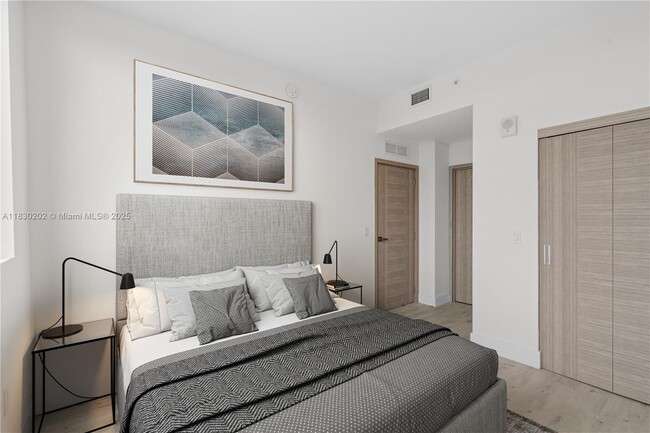 Building Photo - 1631 SW 32nd Ave Unit 301