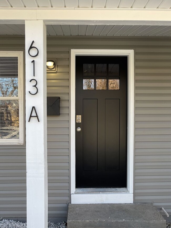Photo - 613 W Madison St Unit A
