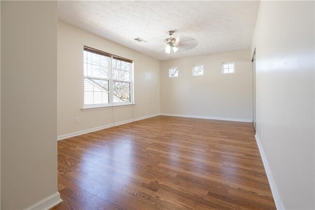 Photo - 317 W Oaks Trail