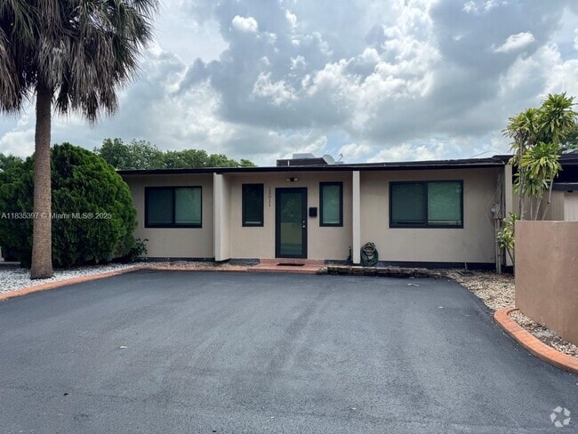 Building Photo - 15011 Coconut Ct Rental