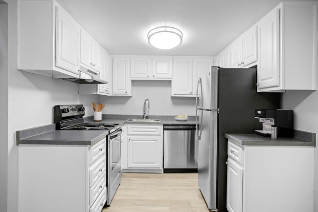 Cook, dine, and gather in a stylish kitchen space. - Avens Point