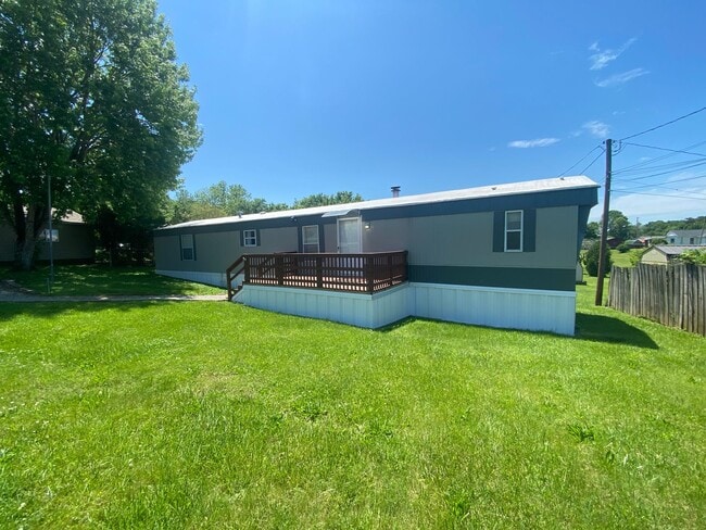 Building Photo - 1705 Creason Dr