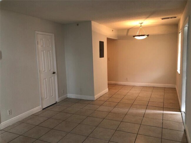 Photo - 4251 NW 5th St Unit 103