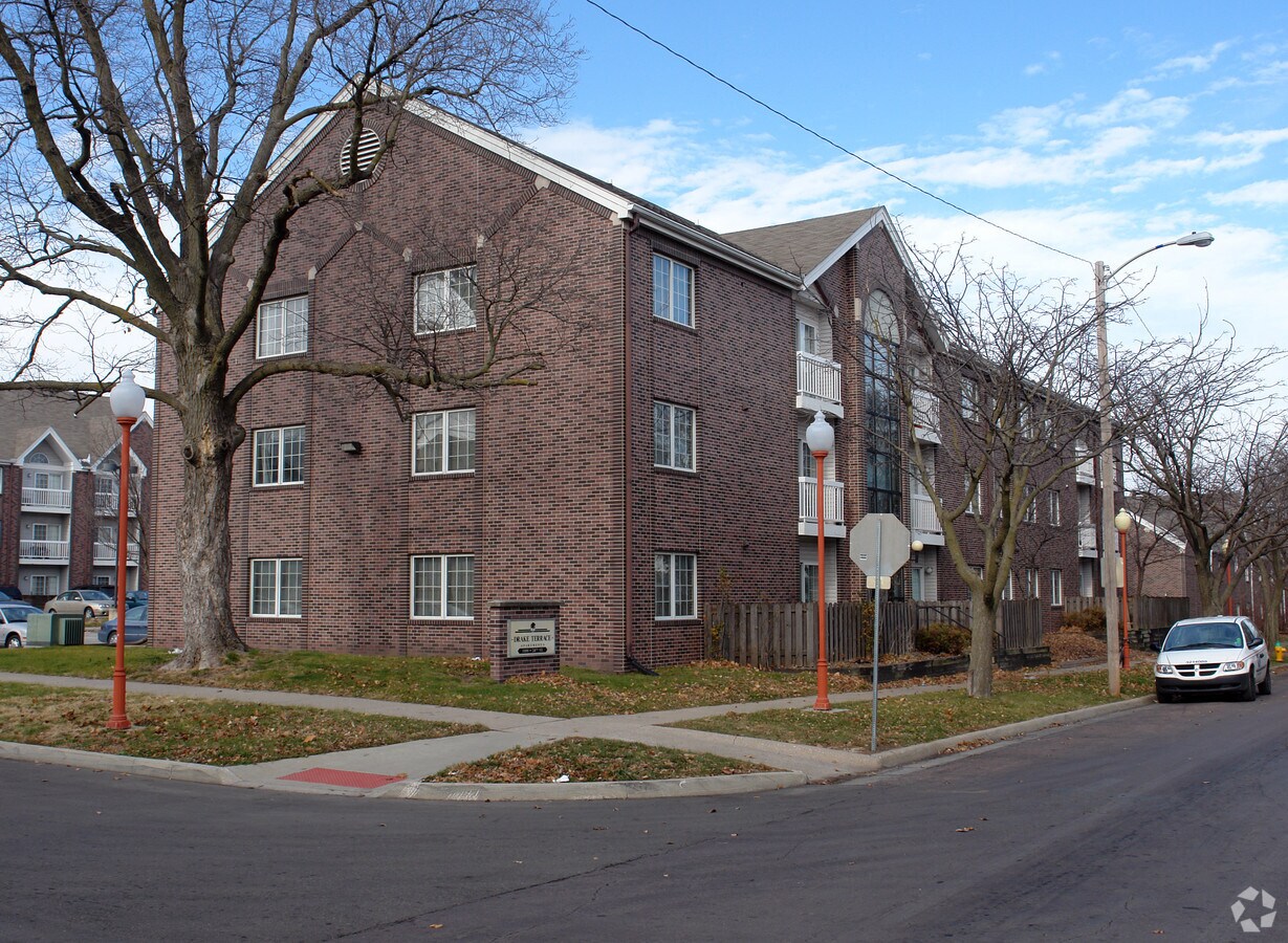 Drake Terrace - Drake Terrace Apartments