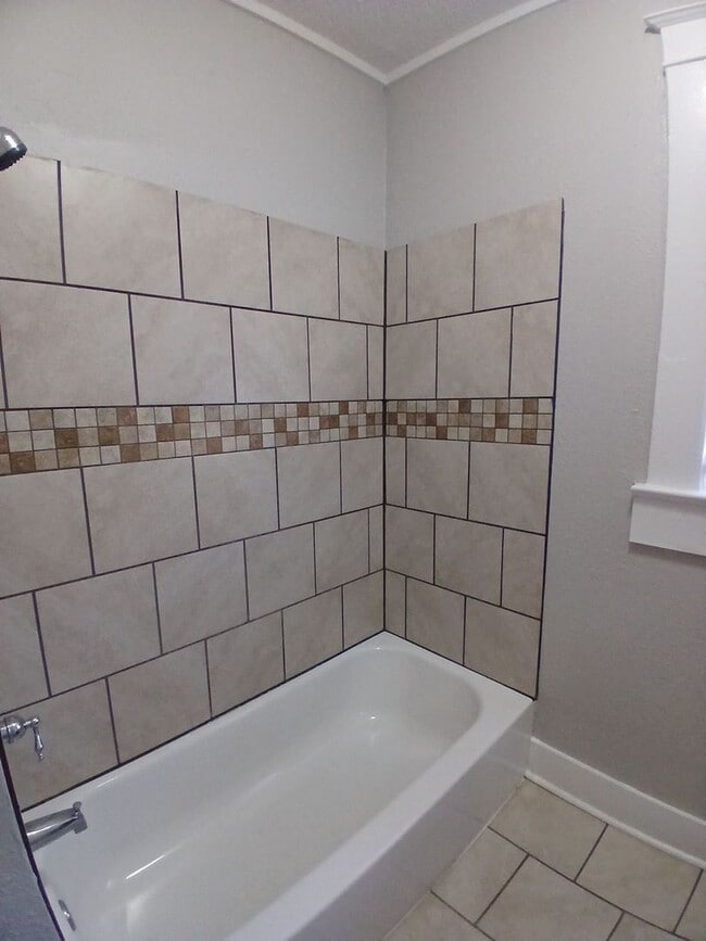 Photo - Newly Renovated 1BR/1BA Duplex near U of M