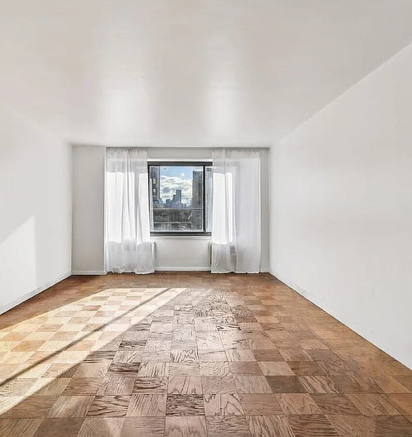 Photo - 382 Central Prk W