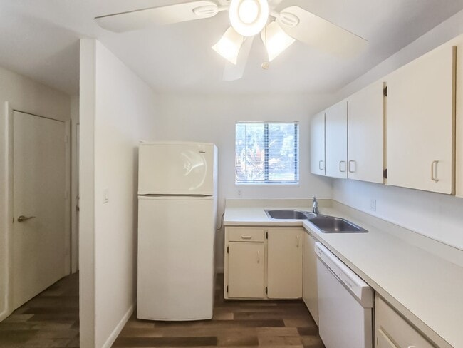 Photo - Limited-Time Offer: 1 month Rent free for 13 month lease, Apply now!