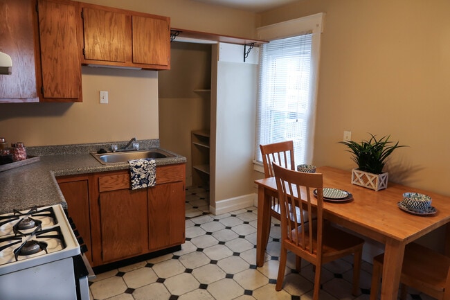 Photo - 106 S 4th St