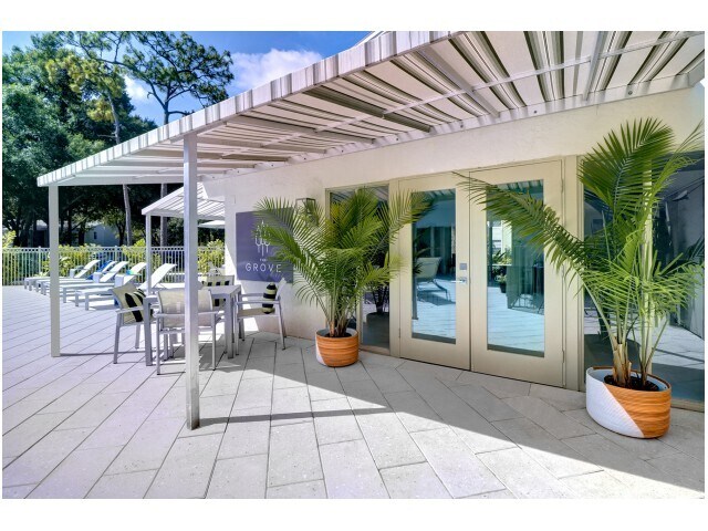 Shaded Pool Seating