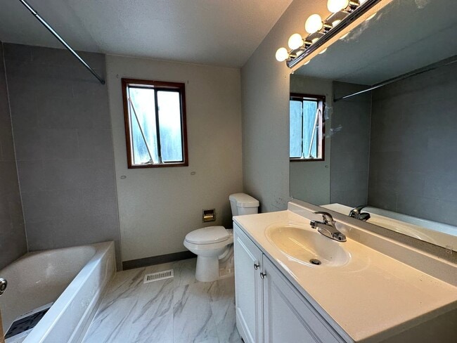 Photo - 4716 SW Stoddard Dr