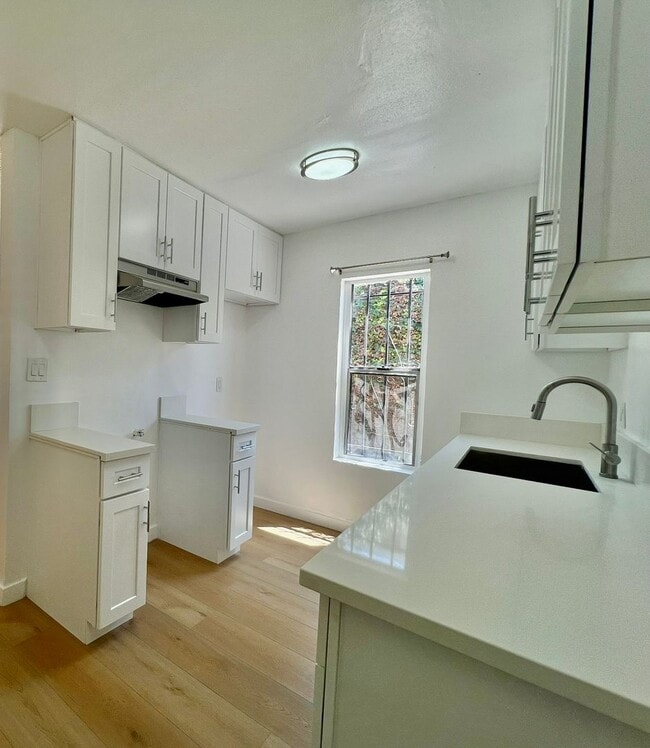 533-535 W 75th St