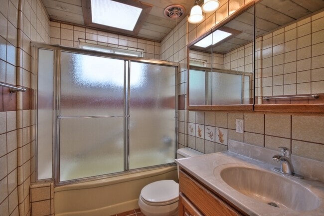 Photo - 127 Dalma Dr