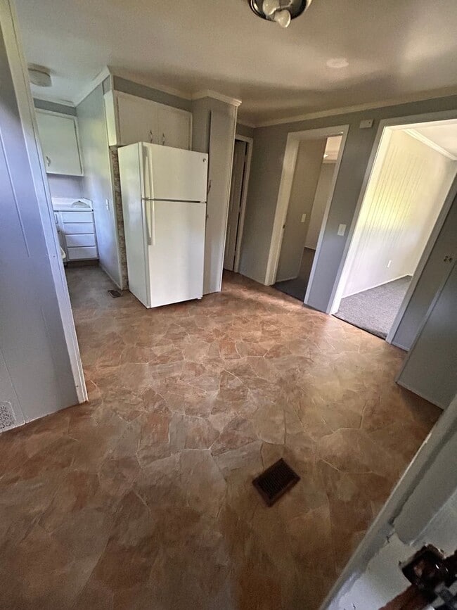 Photo - Available Now – 2 Bed / 1 Bath Apartment at Bunker Hill Mobile Home Community Unit Lot 5