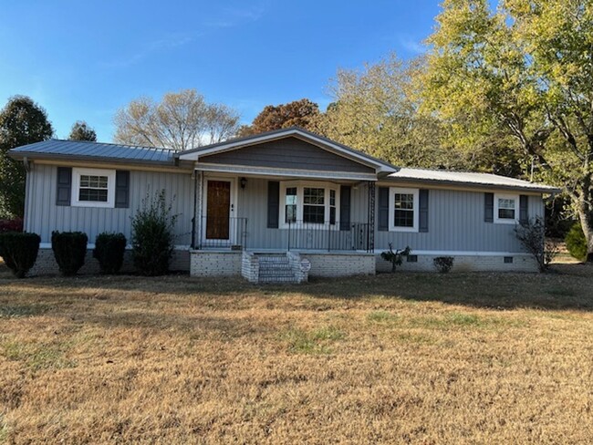 Beautiful Home in a Country Setting - Beautiful Home in a Country Setting