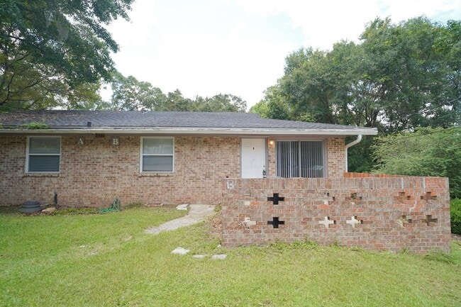 Building Photo - 2304 Hartsfield Ct Unit B